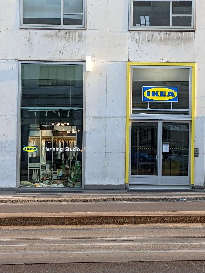 Images IKEA Milano Albricci plan and order point