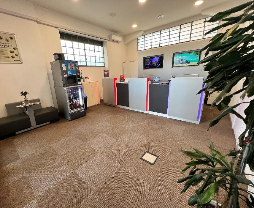 Images Avis Autonoleggio - Roma