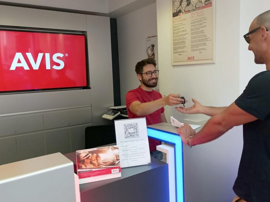 Images Avis Autonoleggio - Bari