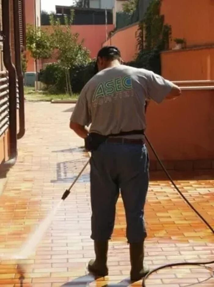Images A.S.E.C. Servizi - Impresa di pulizie e giardinaggio