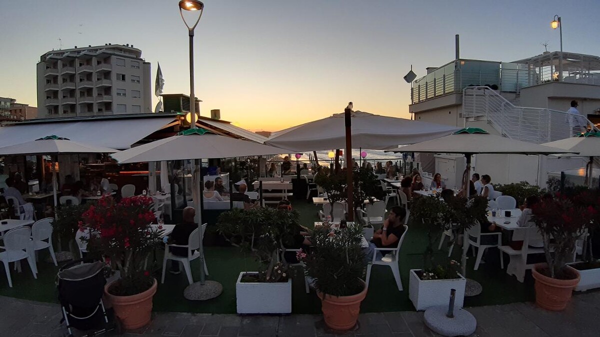 Images Golden Beach Bar