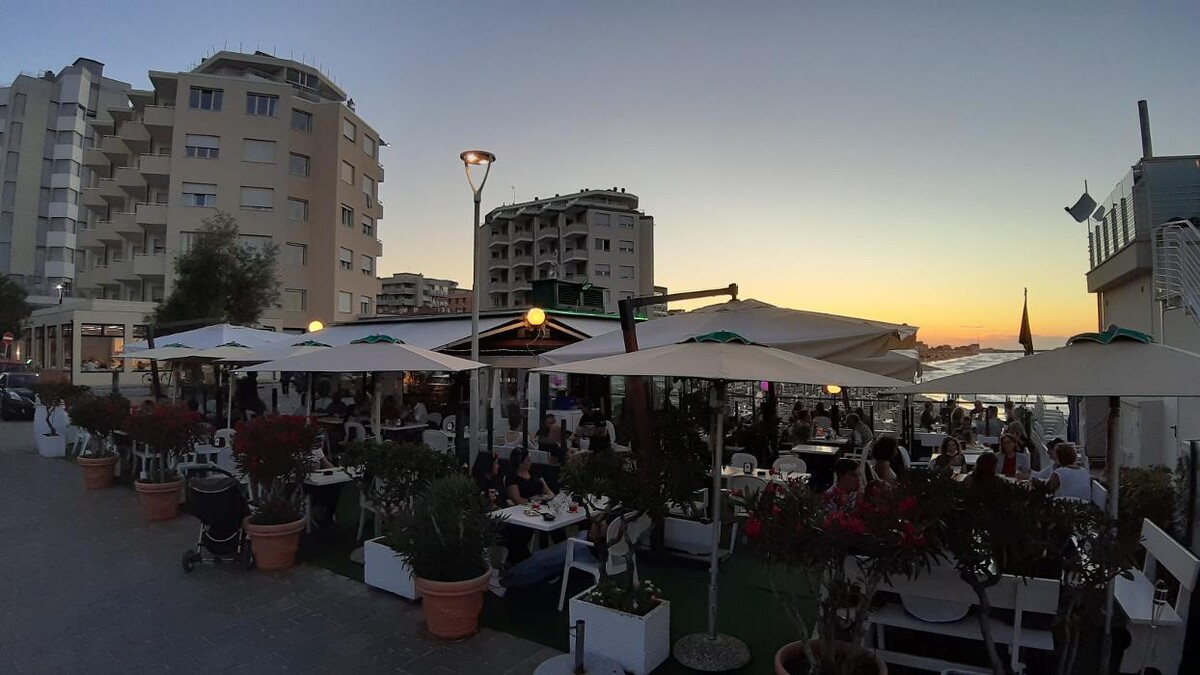 Images Golden Beach Bar