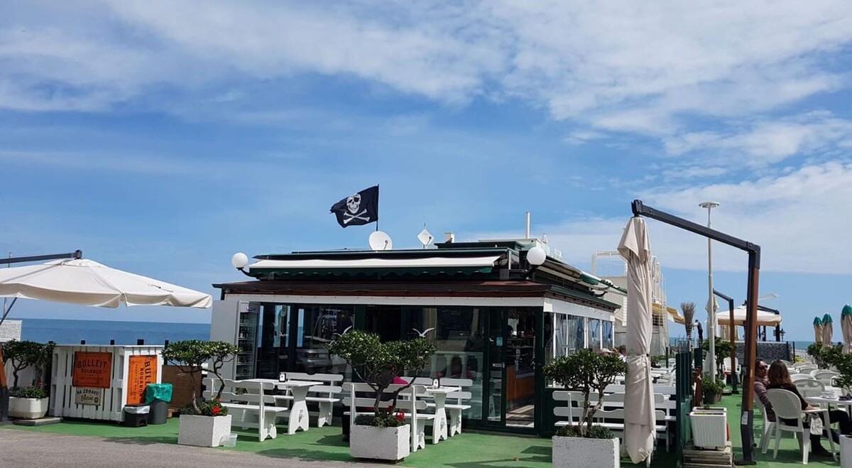 Images Golden Beach Bar