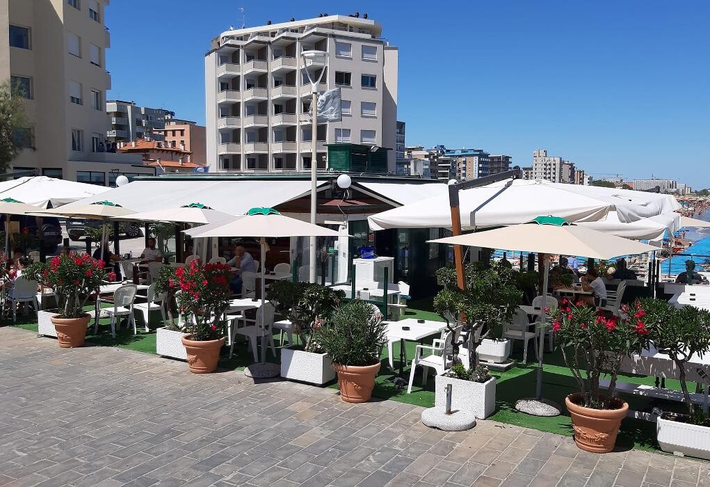 Images Golden Beach Bar