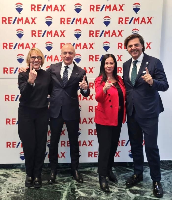 Images RE/MAX Collection Maison