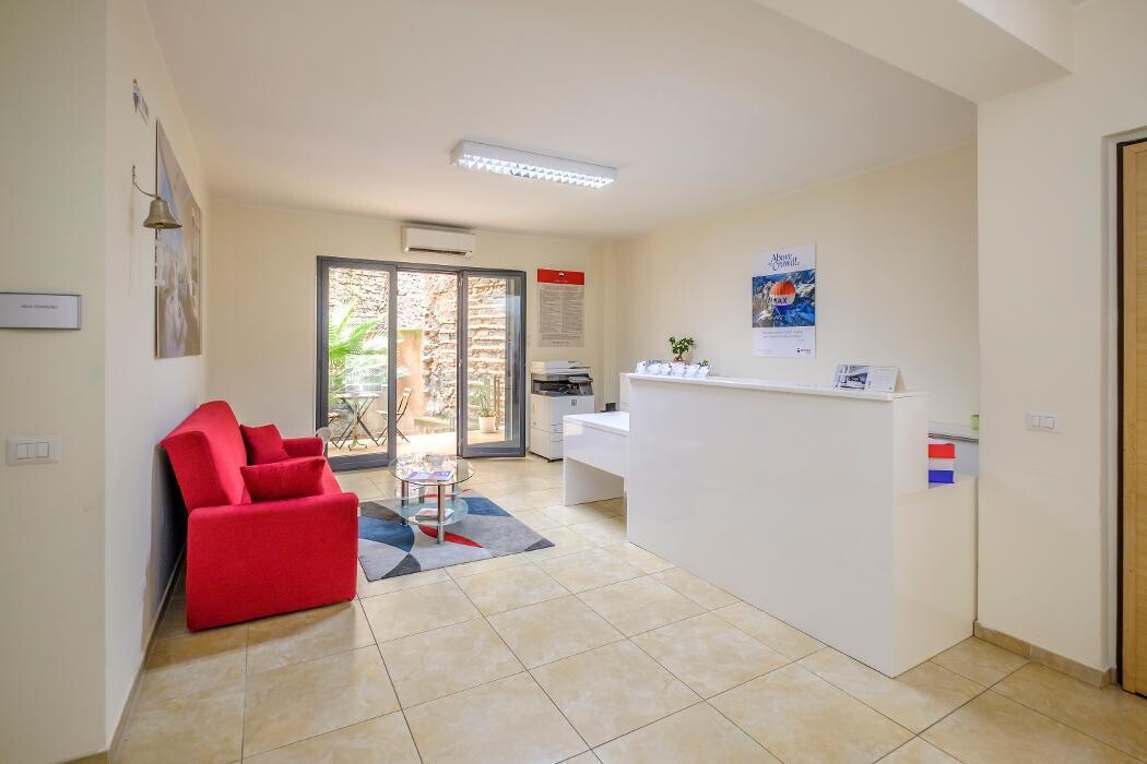 Images RE/MAX City Home 2