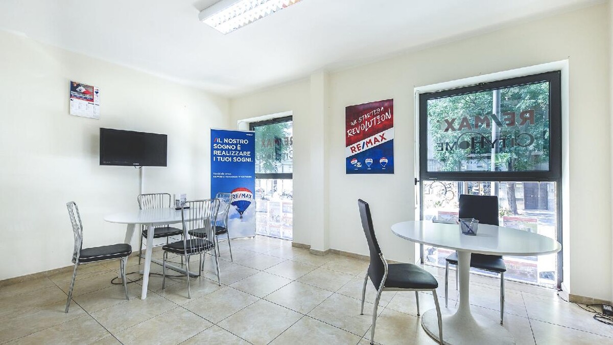 Images RE/MAX City Home 2