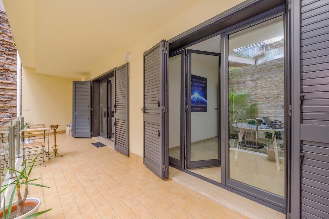 Images RE/MAX City Home 2