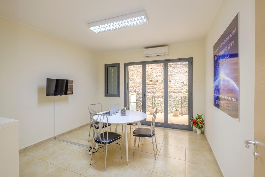 Images RE/MAX City Home 2