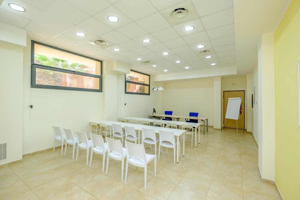 Images RE/MAX City Home 2