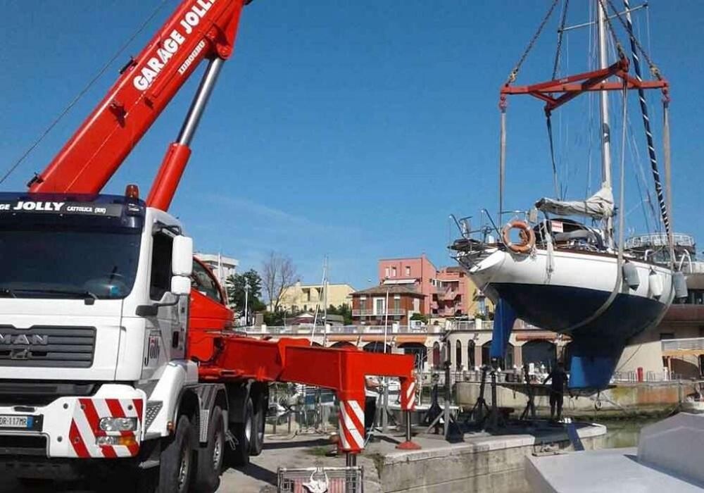 Images Garage Jolly - Noleggio autogru e piattaforme aeree