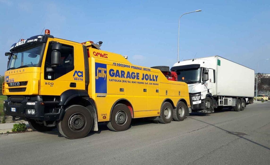 Images Garage Jolly - Noleggio autogru e piattaforme aeree