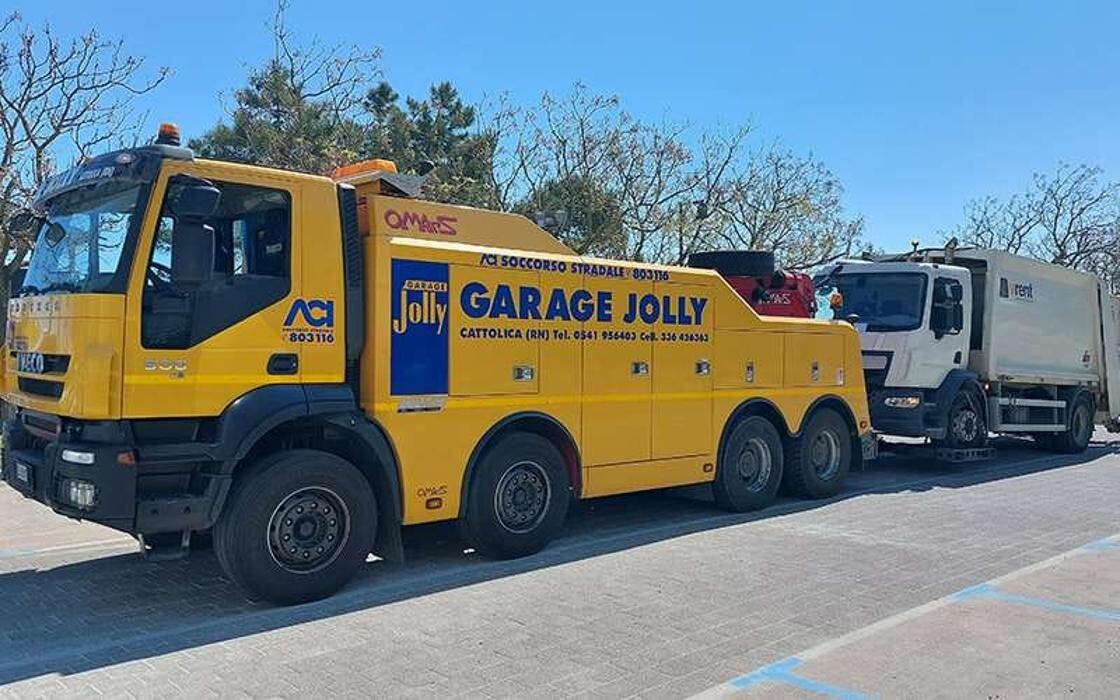 Images Garage Jolly - Noleggio autogru e piattaforme aeree