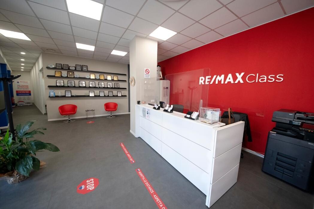 Images RE/MAX Class 5