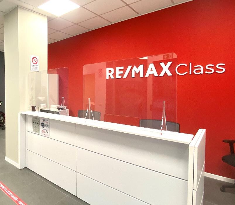 Images RE/MAX Class 5