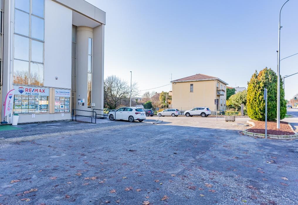 Images RE/MAX ABCcase