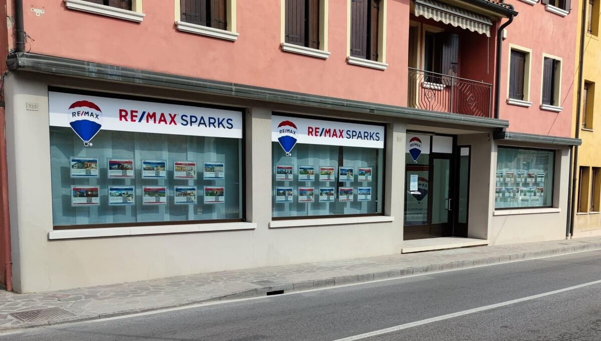 Images RE/MAX Casamia 2