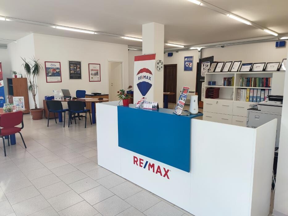 Images RE/MAX Casamia 2