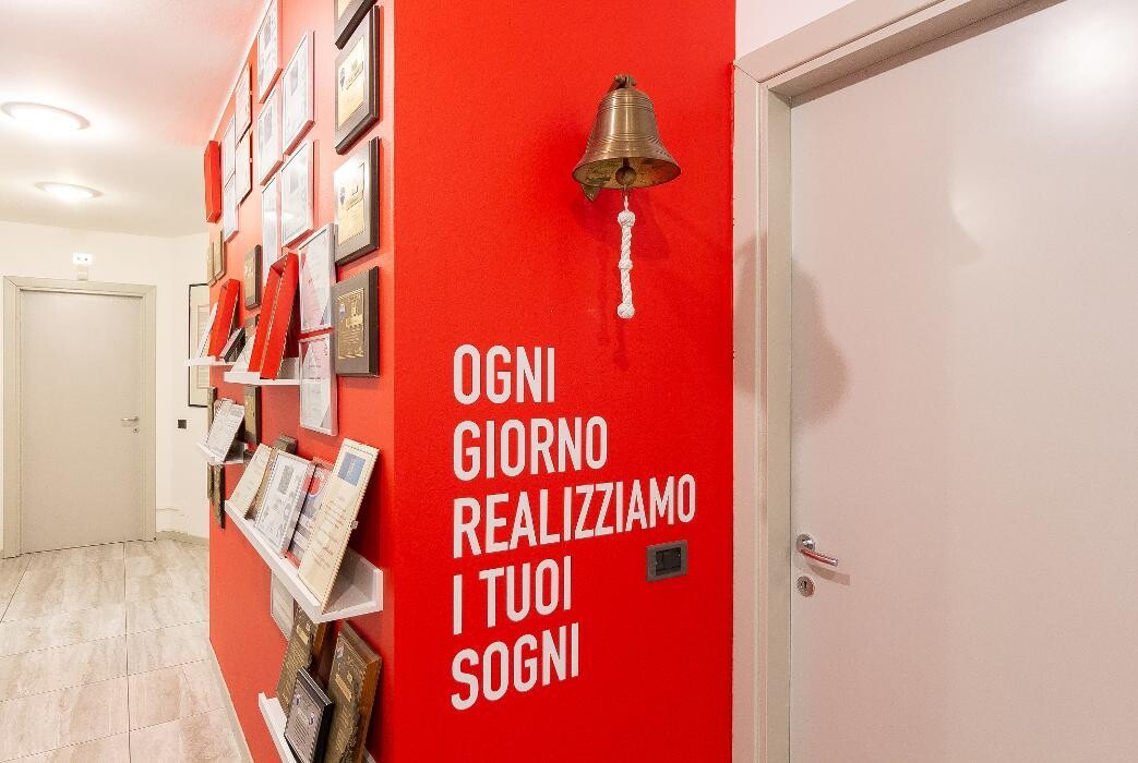 Images RE/MAX Associati Real Estate