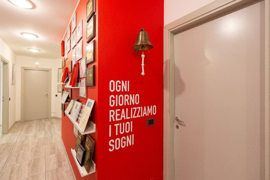 Images RE/MAX Associati Real Estate