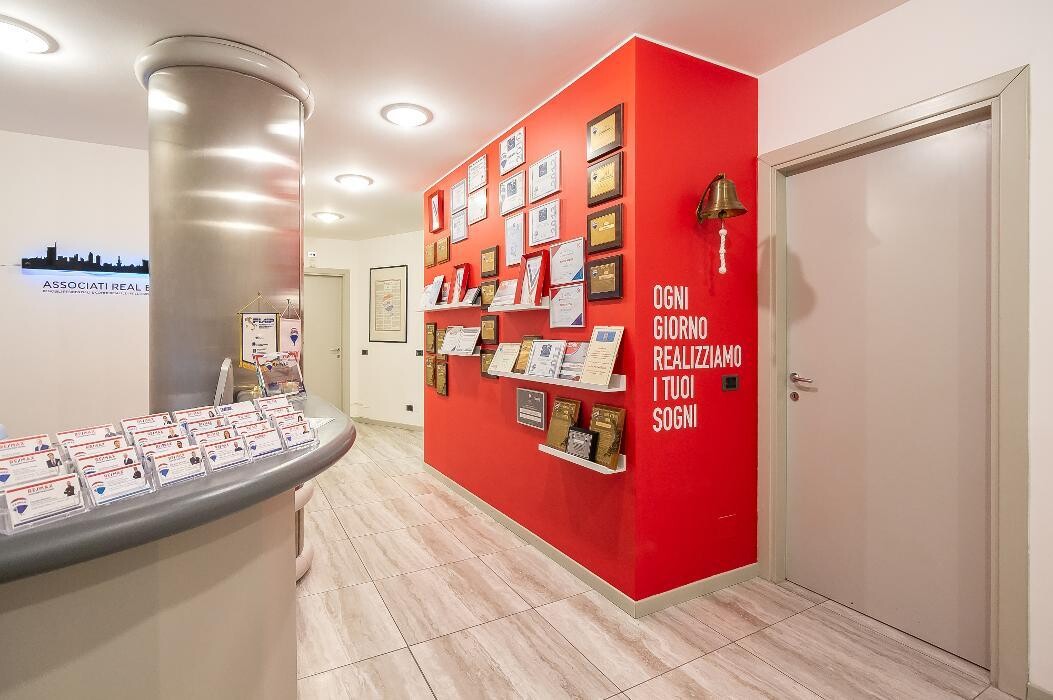 Images RE/MAX Associati Real Estate