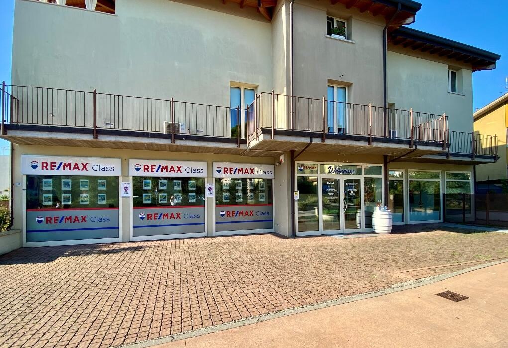 Images RE/MAX Class 8