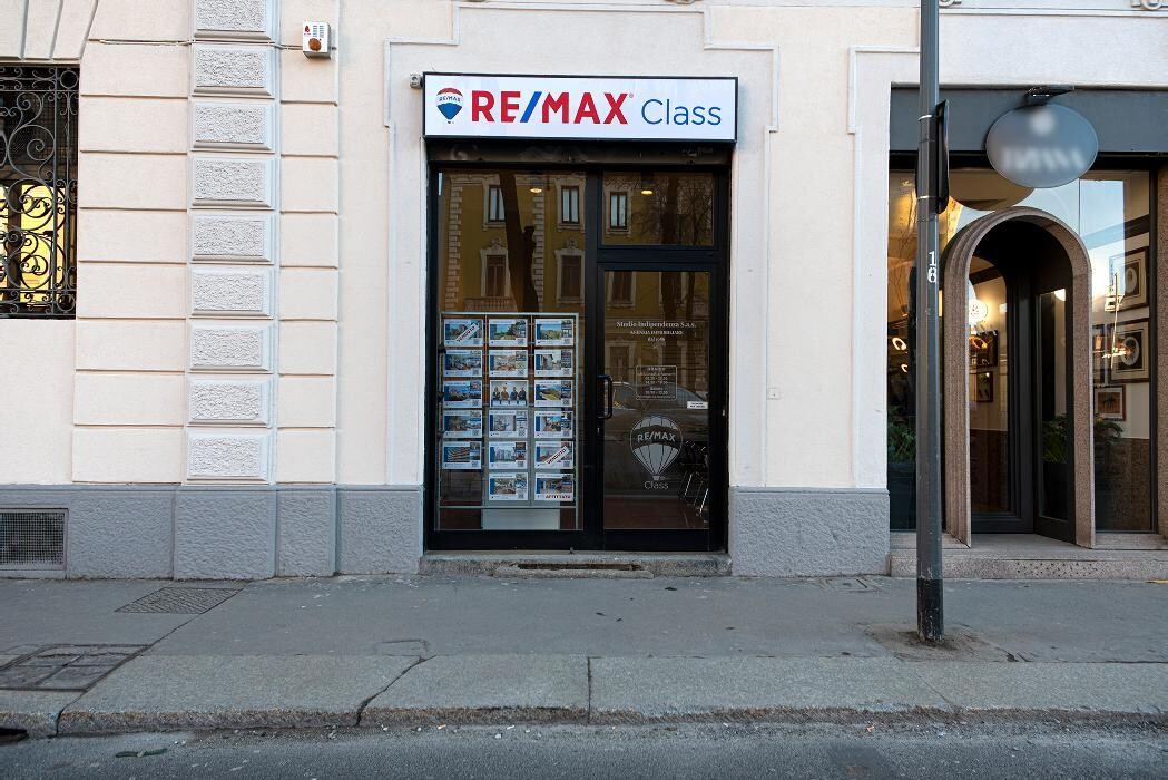 Images RE/MAX Class 10