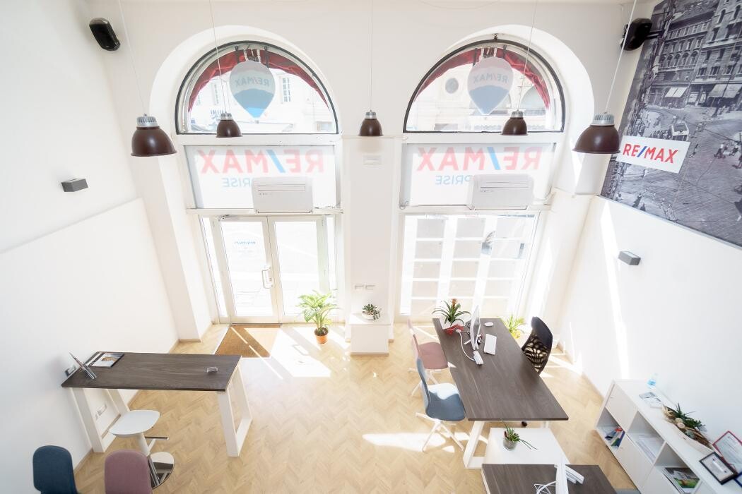 Images RE/MAX Enterprise 2