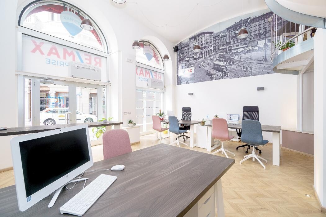 Images RE/MAX Enterprise 2