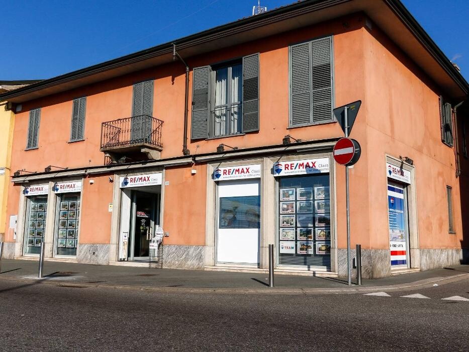 Images RE/MAX Class 2