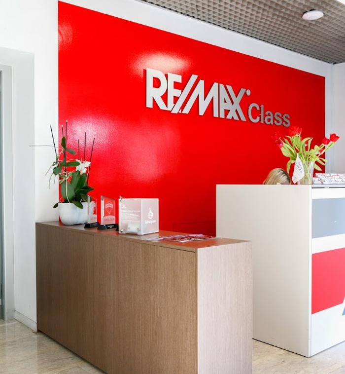 Images RE/MAX Class 2