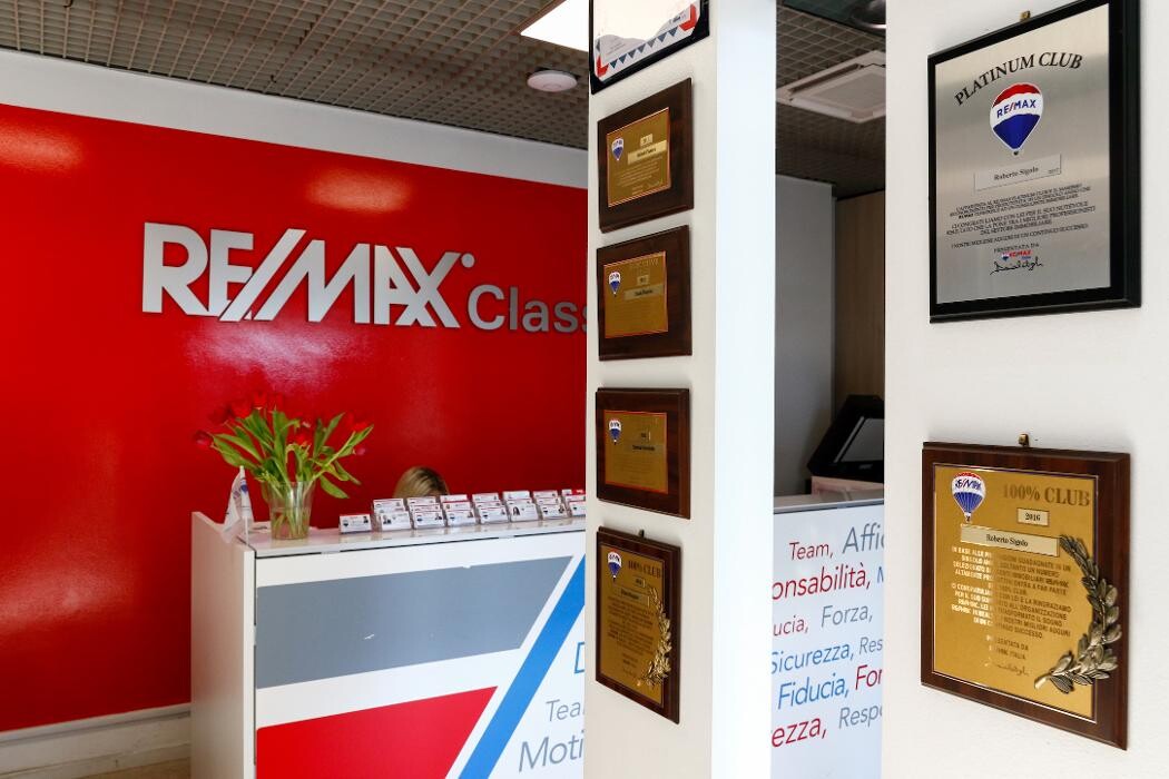 Images RE/MAX Class 2