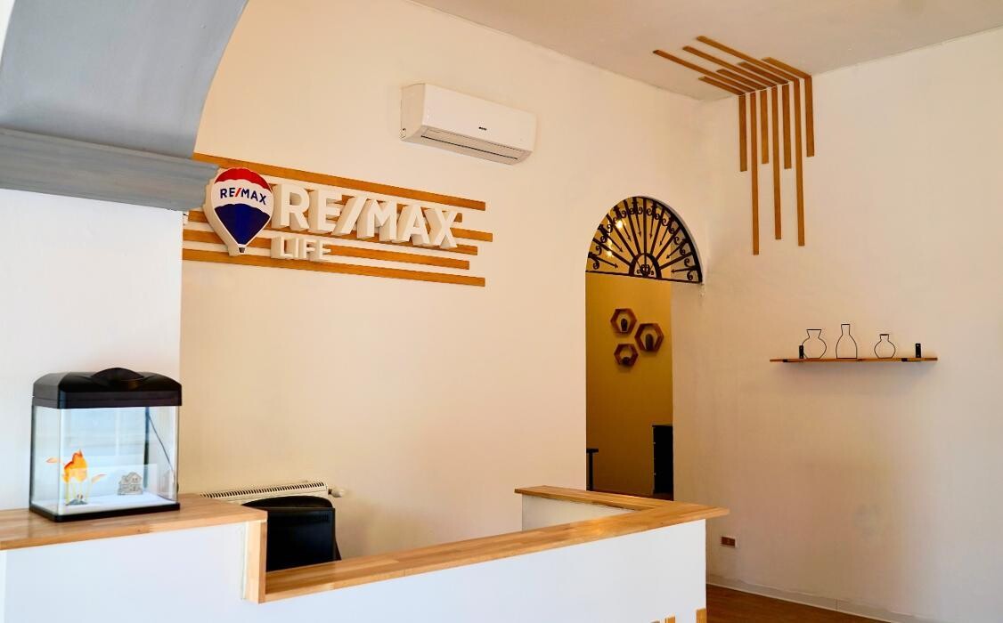 Images RE/MAX Life