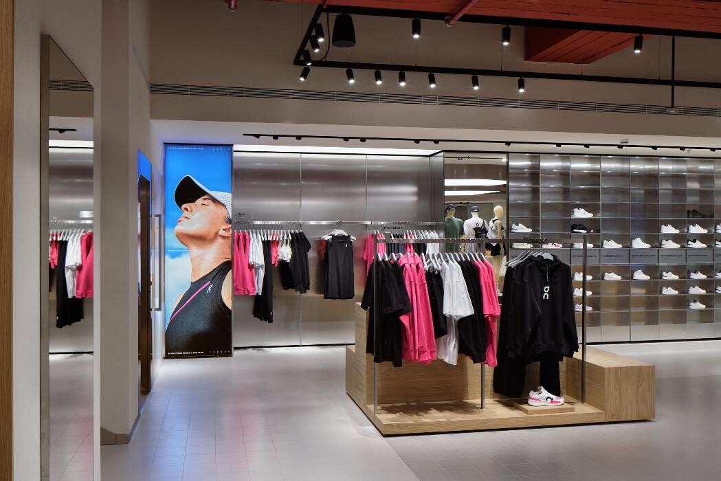 Images On Flagship Store Milan Vittorio Emanuele