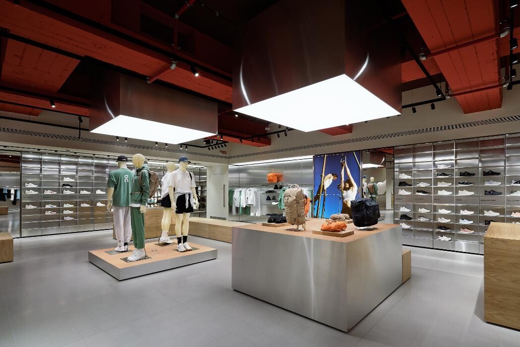 Images On Flagship Store Milan Vittorio Emanuele
