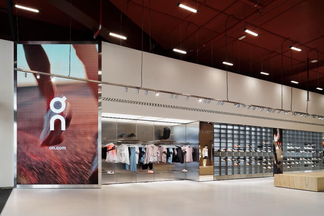 Images On Flagship Store Milan Vittorio Emanuele