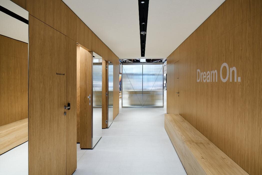 Images On Flagship Store Milan Vittorio Emanuele