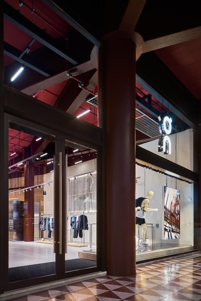 Images On Flagship Store Milan Vittorio Emanuele