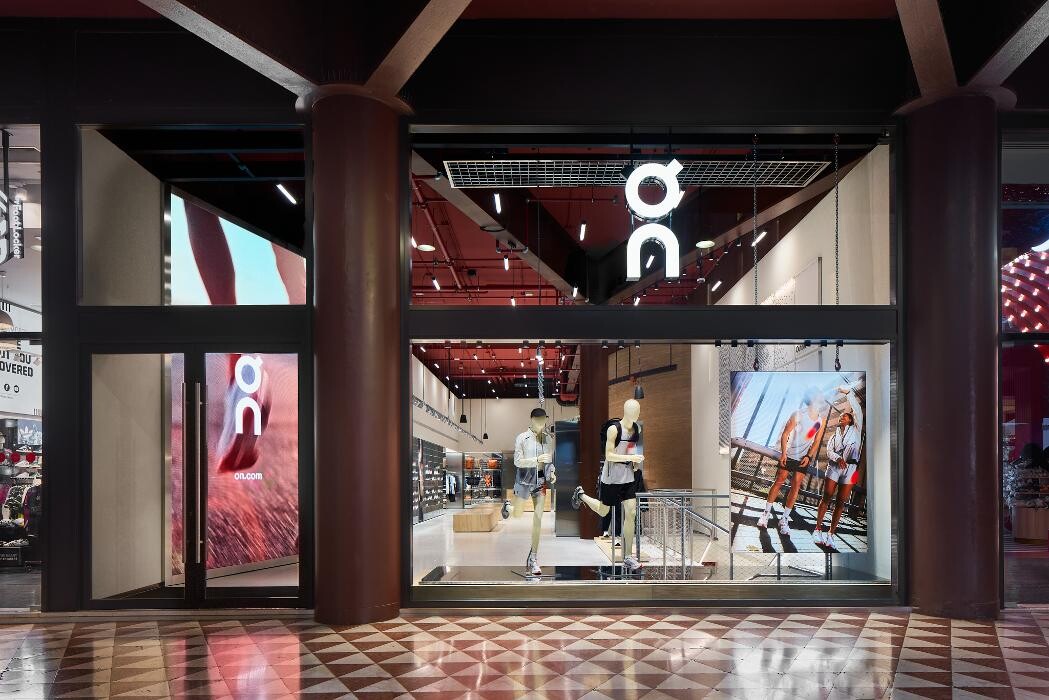 Images On Flagship Store Milan Vittorio Emanuele