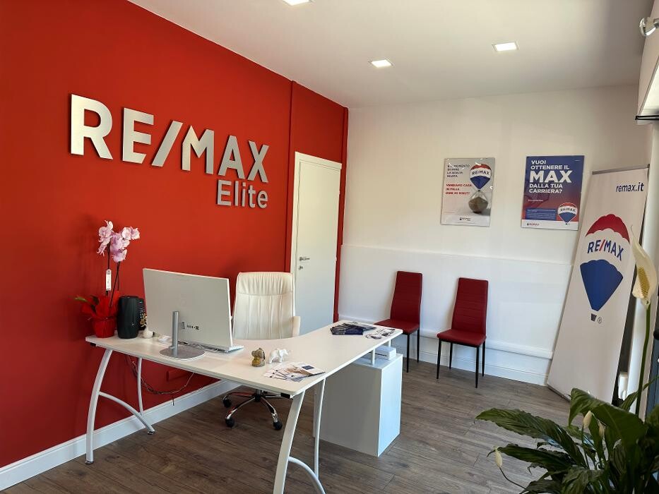 Images RE/MAX Elite 2