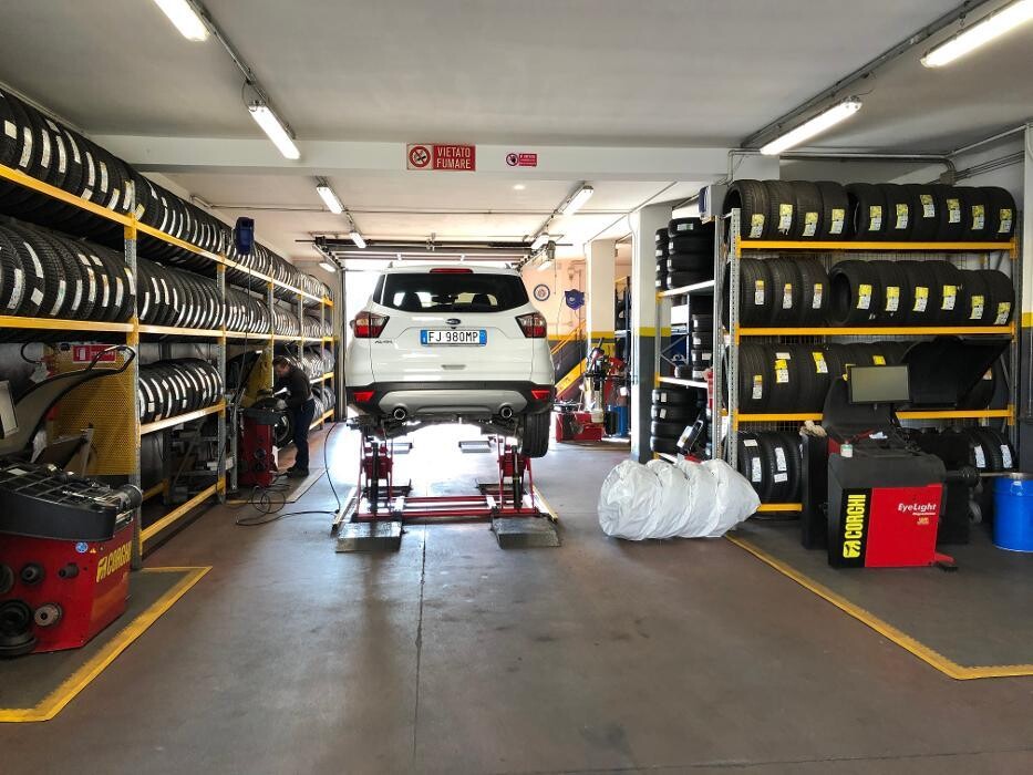 Images Euromaster Fongaro Sergio Centro Assistenza Pneumatici di Fongaro Fabio