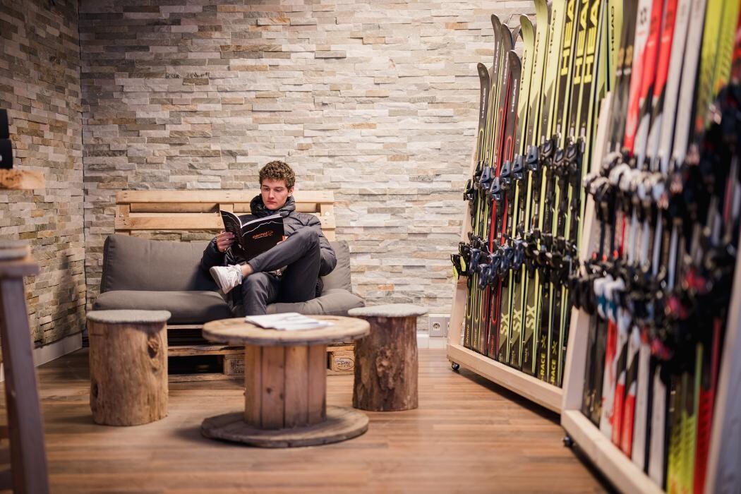 Images Ski Rental | Ski Verleih | Noleggio Sci - "ROC Rental & Shop" at Kronplatz