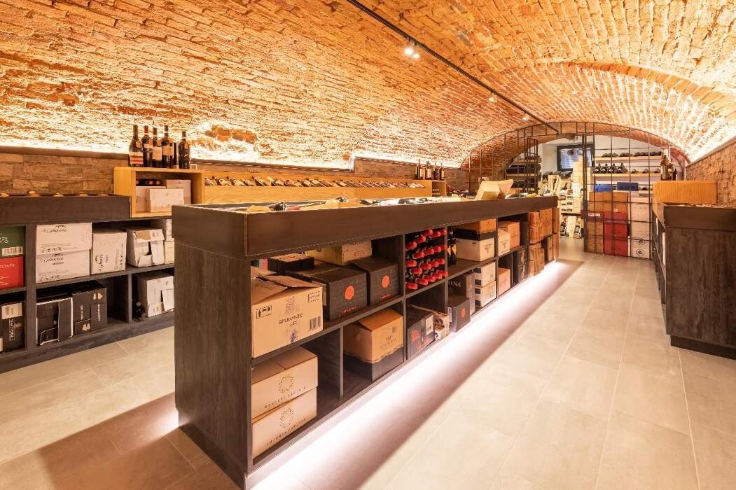 Images Enoteca Vinai del Borgo