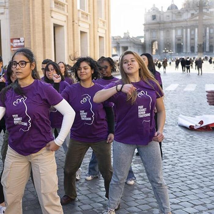 Images Stampa su Magliette Roma (Stampiamo magliette, felpe, Divise da lavoro, gadget e tanto altro.)