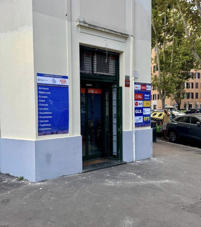 Images Luggage Storage Piramide Metro Station - Radical Storage