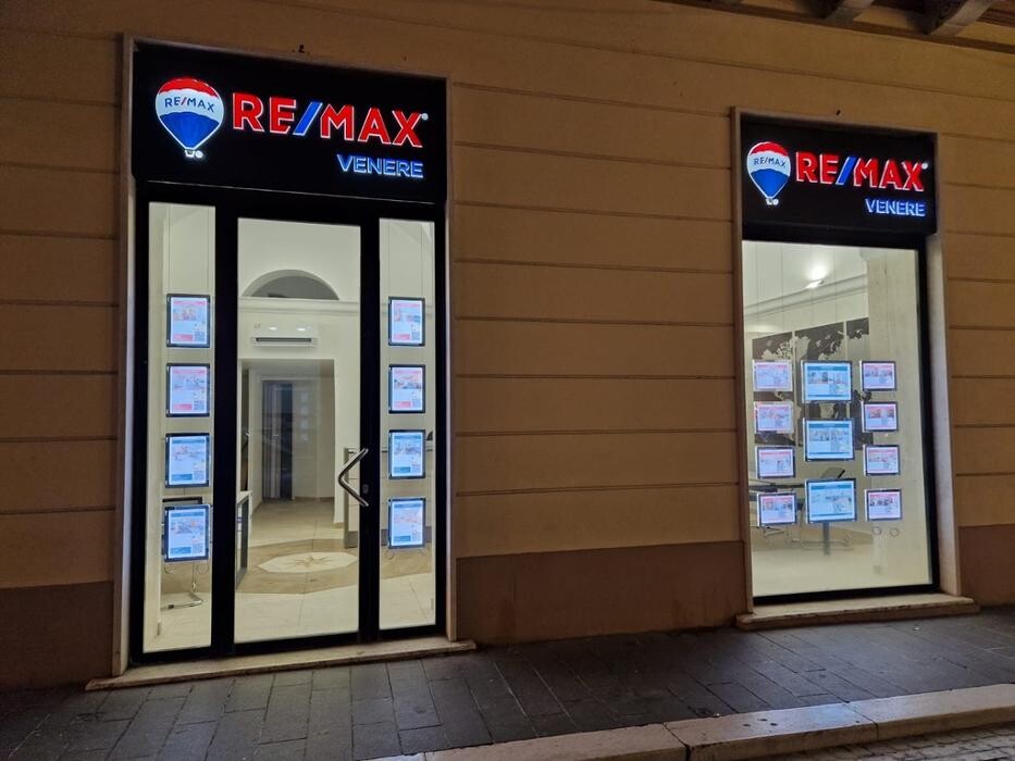 Images RE/MAX Venere 2