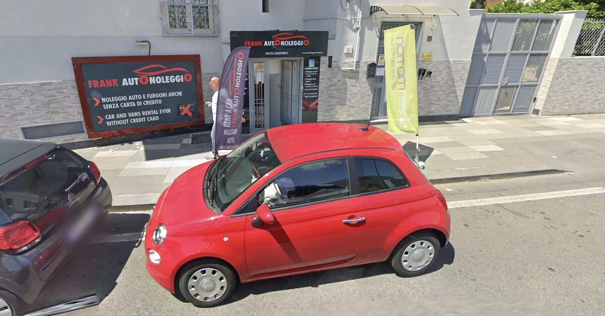 Images Luggage Storage Naples Airport - Radical Storage