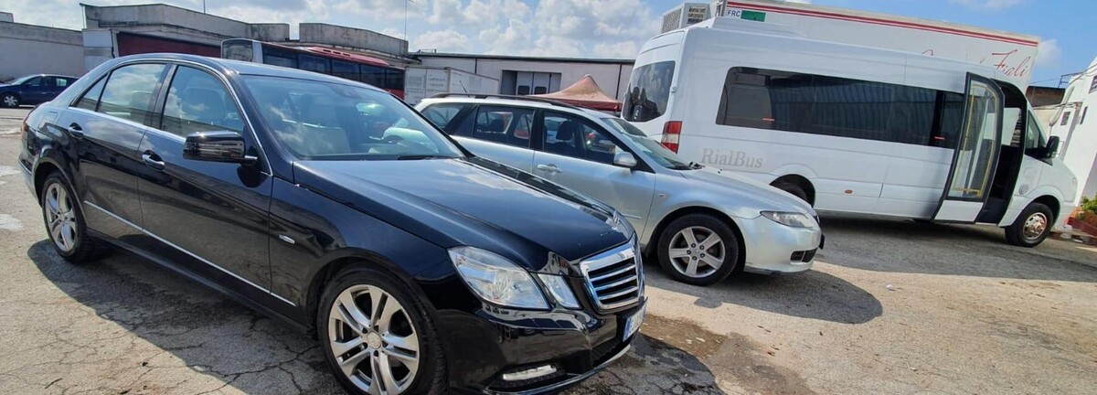 Images Rialbus One | Ncc Noleggio con conducente - Transfer Aeroporto di Brindisi-Salento - Taxi - Noleggio auto - Autista privato