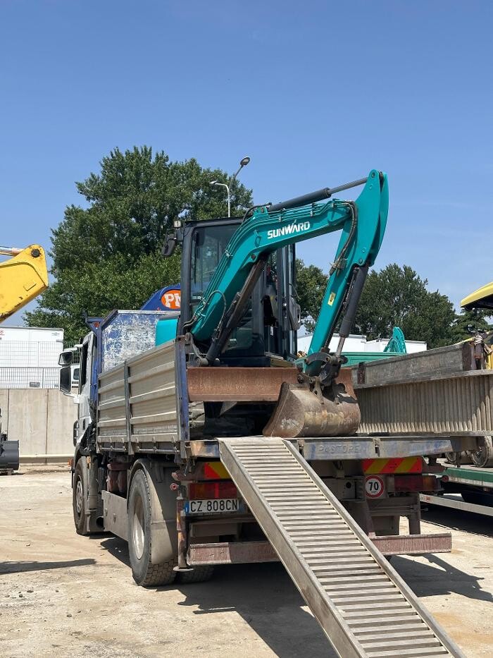 Images DAMAC | Vendita e Noleggio macchine movimento terra | Roma