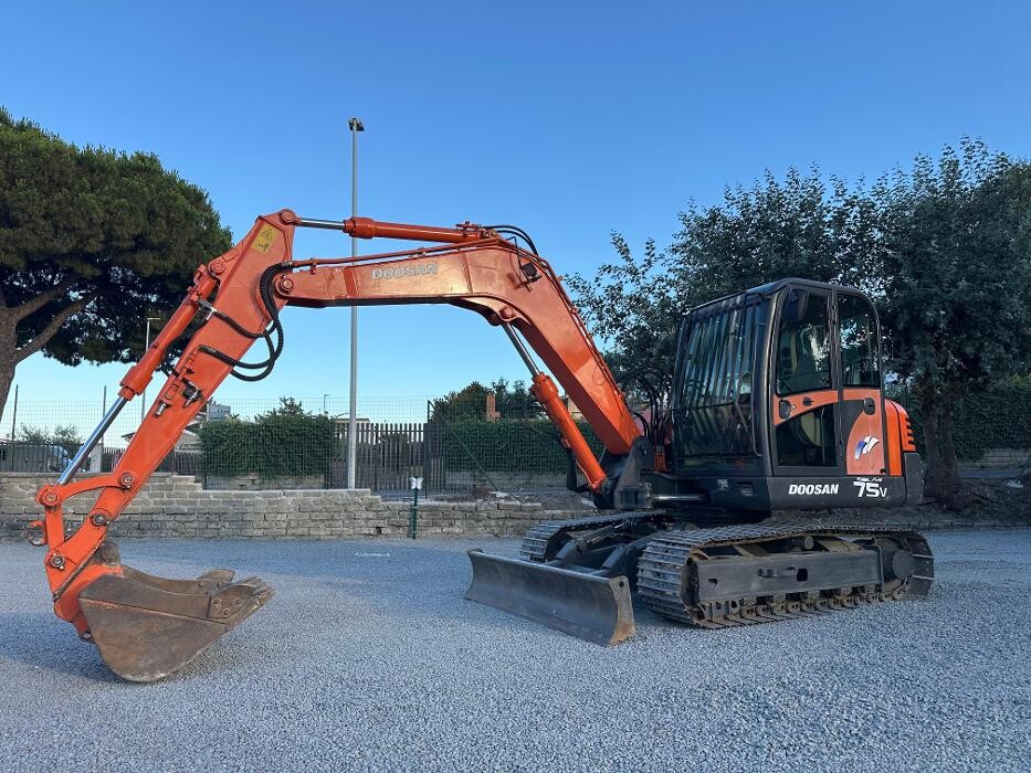 Images DAMAC | Vendita e Noleggio macchine movimento terra | Roma